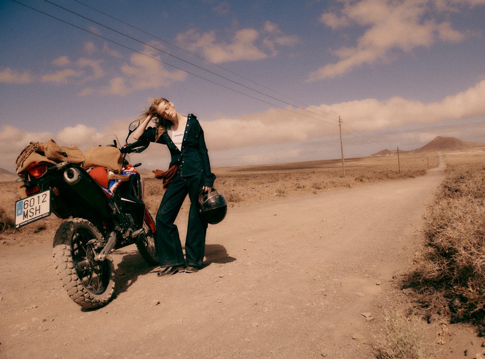 001_PATRIZIA PEPE_SHOOTING_LANZAROTE_FW2025_FLOATER