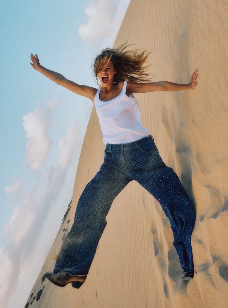 004_ELLE ITALIA_EDITORIAL_2025_THE DESERT_FUERTEVENTURA_FLOATER